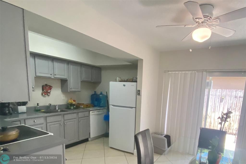 For Sale: $2,700 (3 beds, 1 baths, 1100 Square Feet)