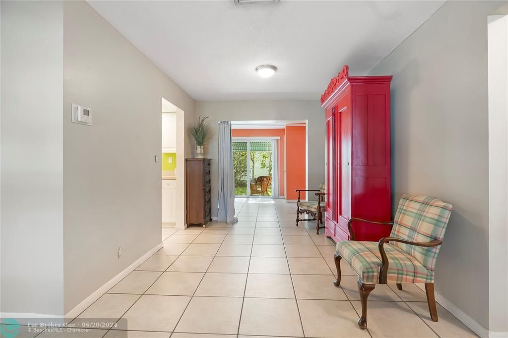 For Sale: $369,000 (2 beds, 2 baths, 1587 Square Feet)