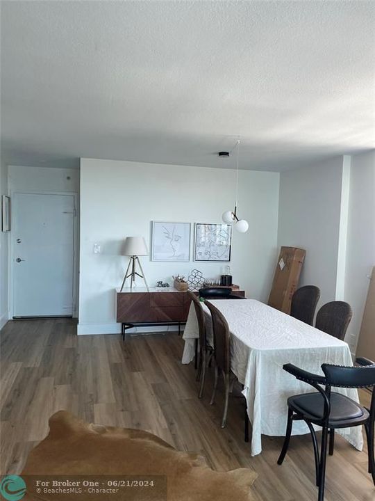 For Rent: $2,800 (2 beds, 2 baths, 1210 Square Feet)
