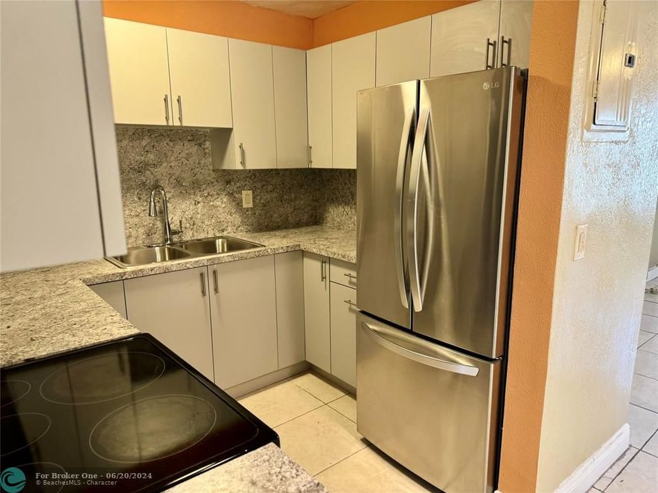 For Rent: $3,200 (3 beds, 2 baths, 1214 Square Feet)