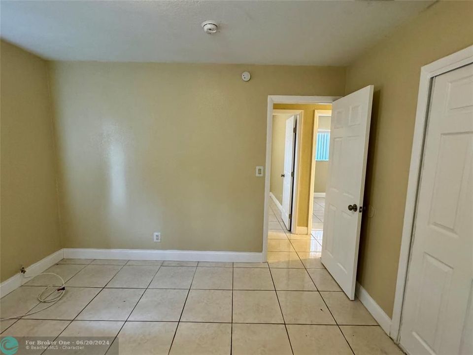 For Rent: $3,200 (3 beds, 2 baths, 1214 Square Feet)