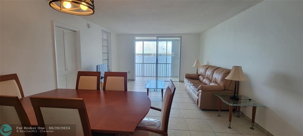 For Rent: $2,499 (2 beds, 2 baths, 1083 Square Feet)