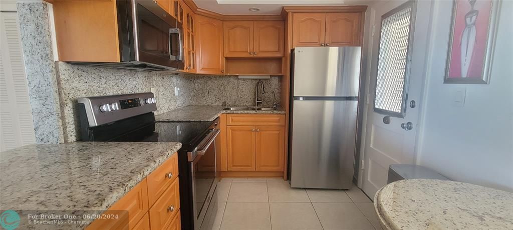 For Rent: $2,499 (2 beds, 2 baths, 1083 Square Feet)