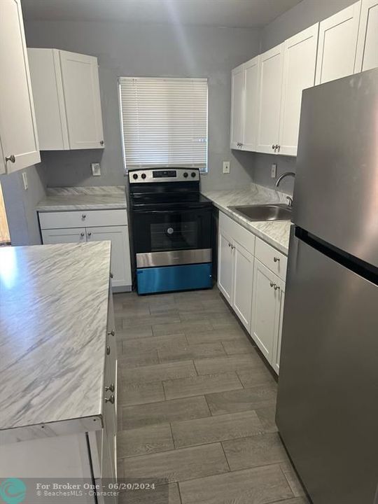 For Rent: $2,200 (2 beds, 1 baths, 855 Square Feet)