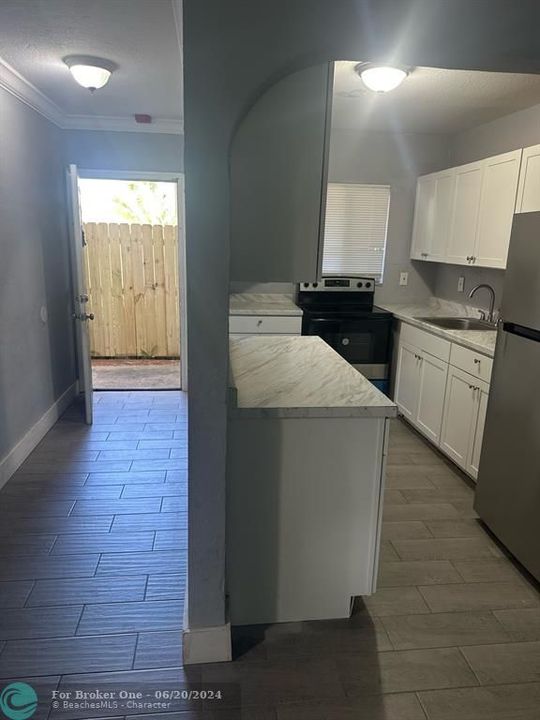 For Rent: $2,200 (2 beds, 1 baths, 855 Square Feet)