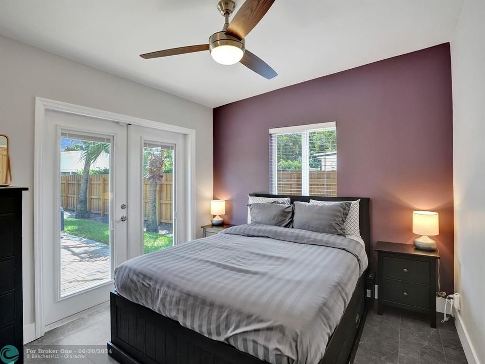 For Sale: $575,000 (2 beds, 1 baths, 832 Square Feet)