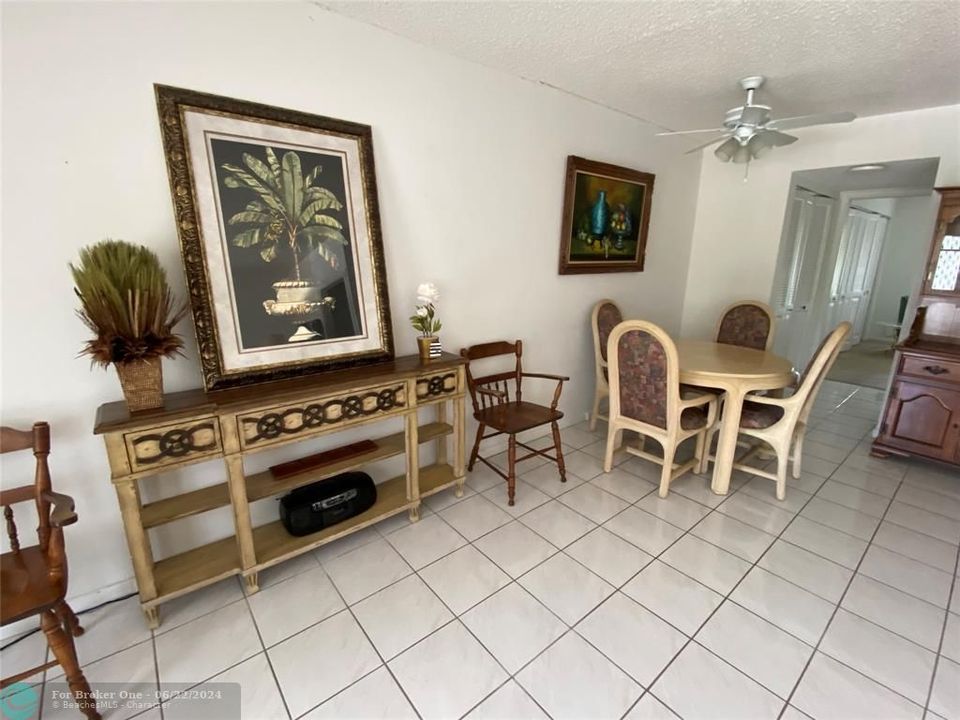 For Sale: $102,500 (1 beds, 1 baths, 706 Square Feet)