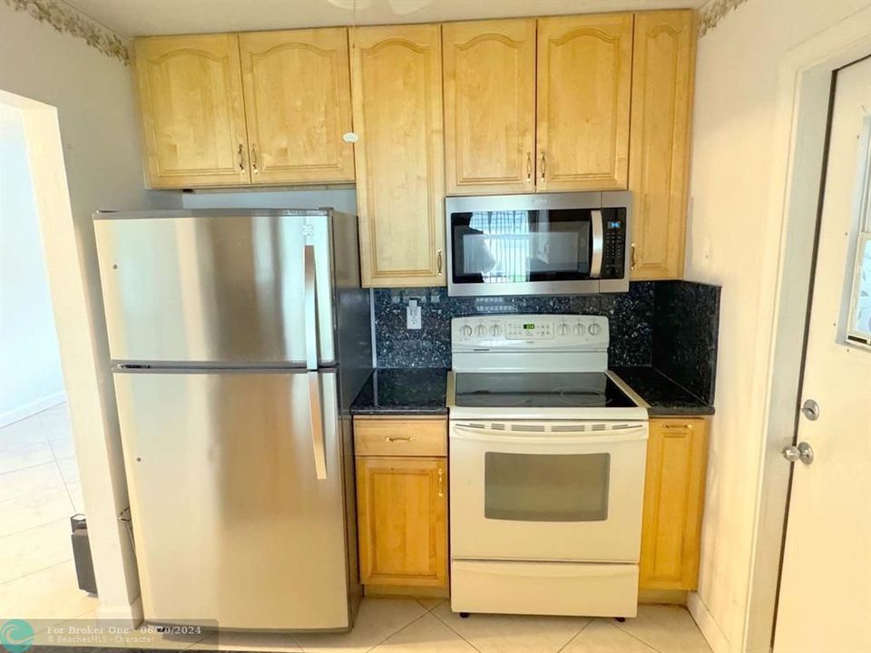 For Sale: $319,000 (2 beds, 2 baths, 1132 Square Feet)