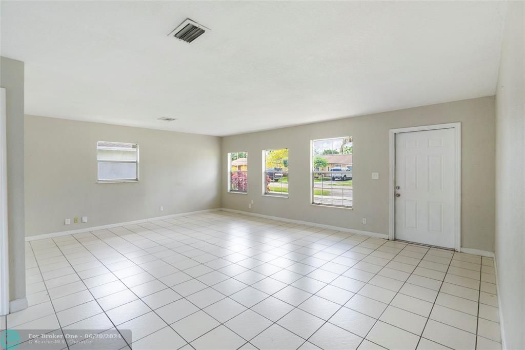 For Sale: $459,900 (3 beds, 2 baths, 1247 Square Feet)