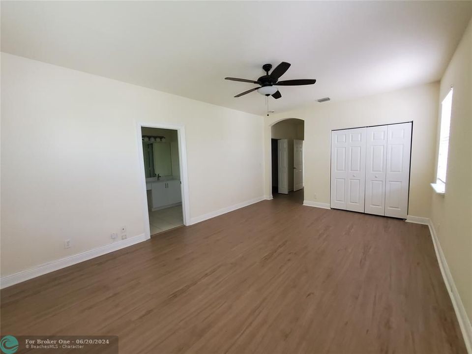 For Rent: $3,200 (3 beds, 2 baths, 1848 Square Feet)