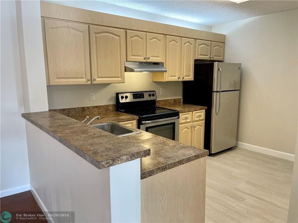 For Sale: $275,000 (2 beds, 2 baths, 1106 Square Feet)