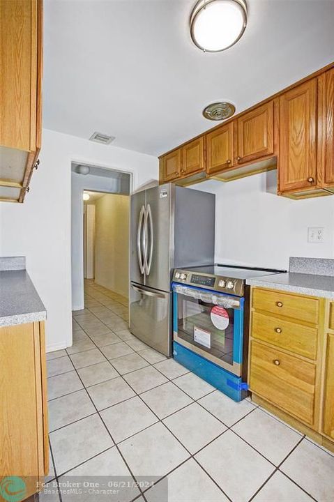 For Rent: $1,700 (2 beds, 1 baths, 820 Square Feet)