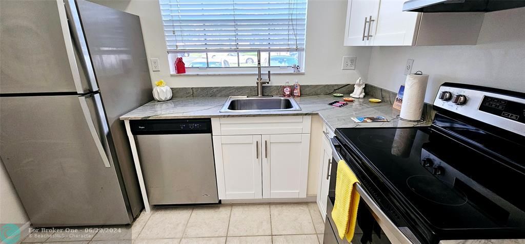 For Rent: $2,200 (2 beds, 2 baths, 912 Square Feet)