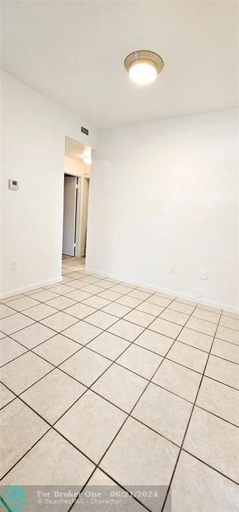 For Rent: $2,200 (2 beds, 2 baths, 912 Square Feet)