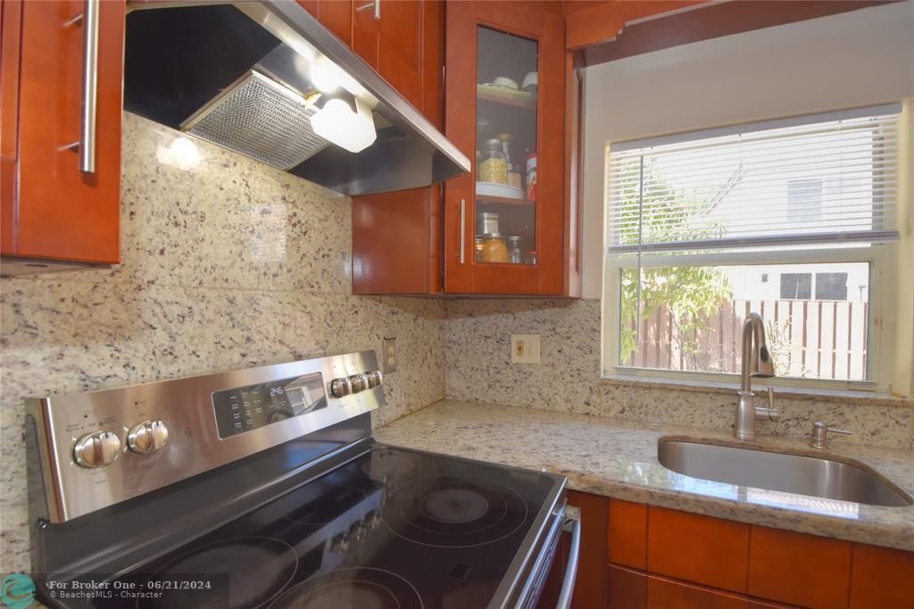 For Rent: $2,900 (3 beds, 2 baths, 1484 Square Feet)