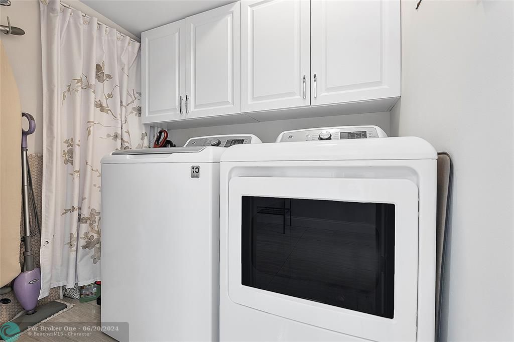 For Sale: $265,999 (2 beds, 2 baths, 1902 Square Feet)