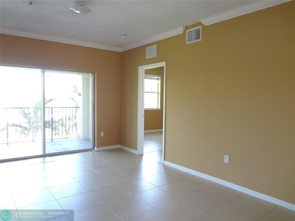 For Rent: $2,500 (3 beds, 2 baths, 1357 Square Feet)
