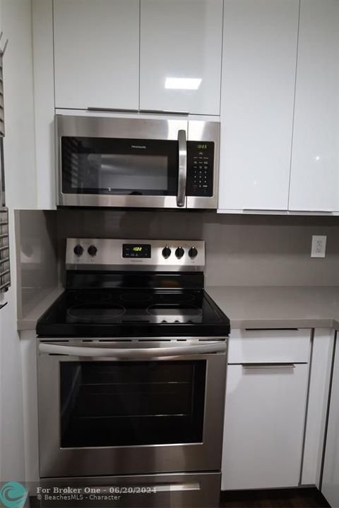 For Rent: $1,650 (1 beds, 1 baths, 662 Square Feet)
