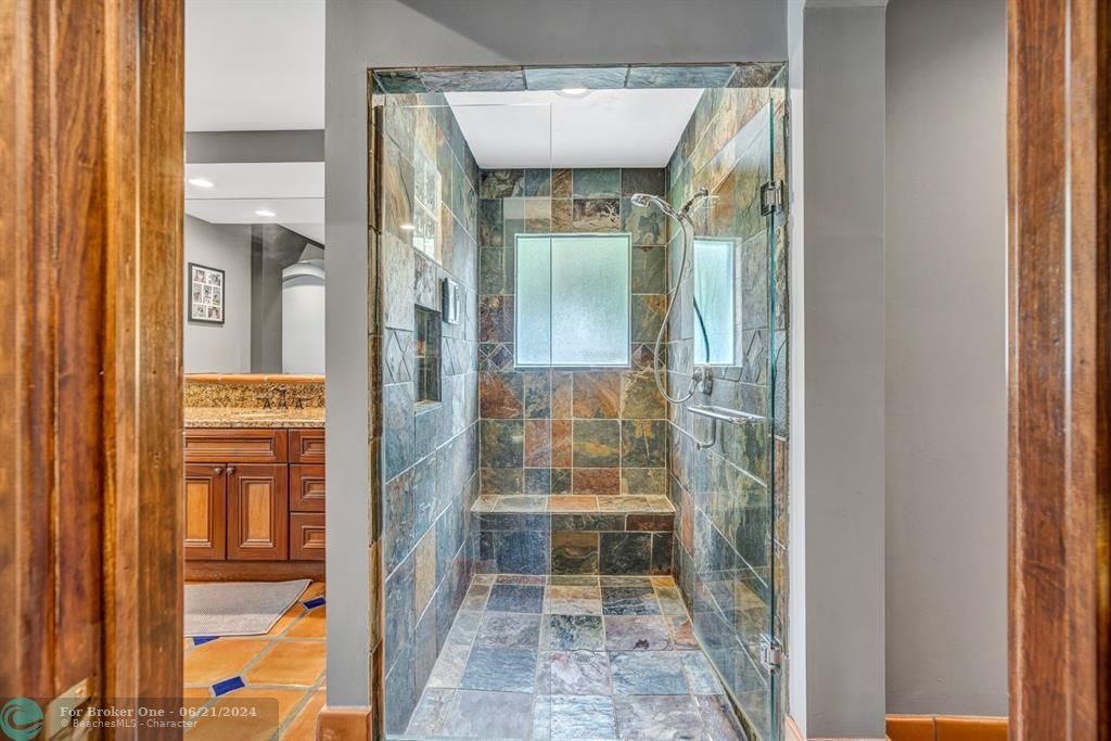 待售: $1,400,000 (4 贝兹, 2 浴室, 3850 平方英尺)