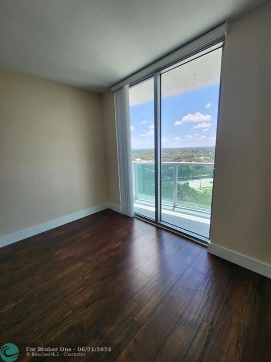 Active With Contract: $3,000 (2 beds, 2 baths, 1350 Square Feet)