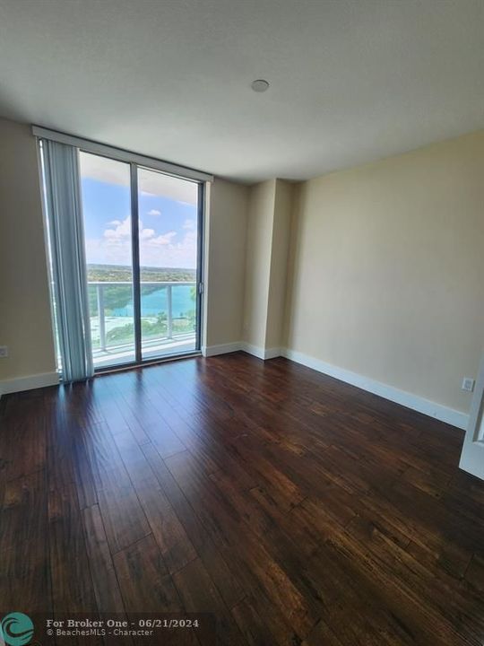 Active With Contract: $3,000 (2 beds, 2 baths, 1350 Square Feet)