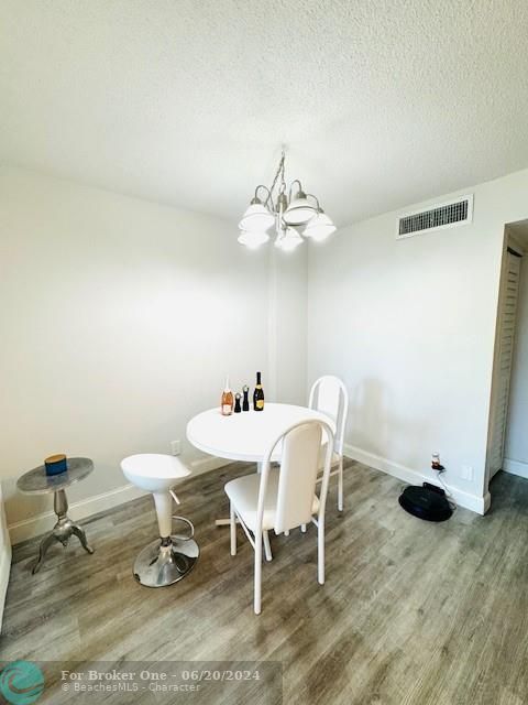 For Sale: $177,000 (1 beds, 1 baths, 700 Square Feet)