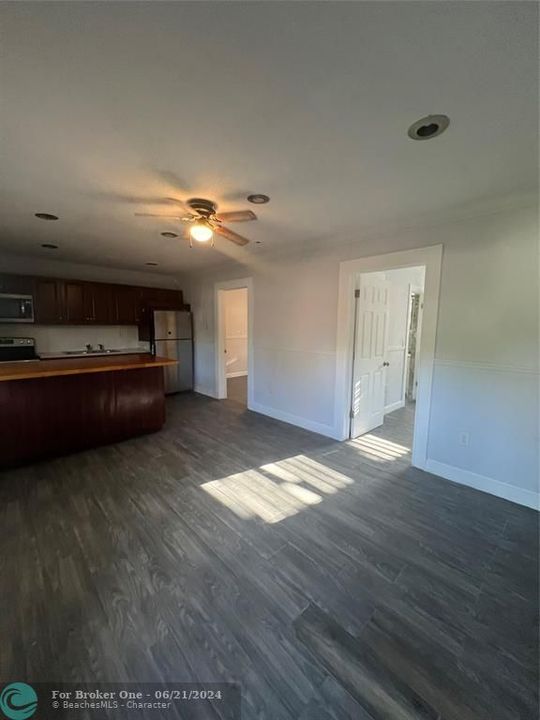Recently Sold: $1,700 (2 beds, 1 baths, 880 Square Feet)