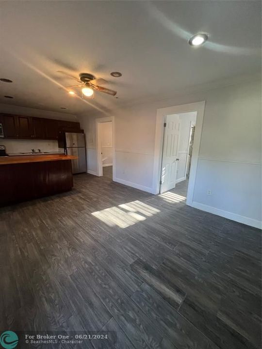 Recently Sold: $1,700 (2 beds, 1 baths, 880 Square Feet)