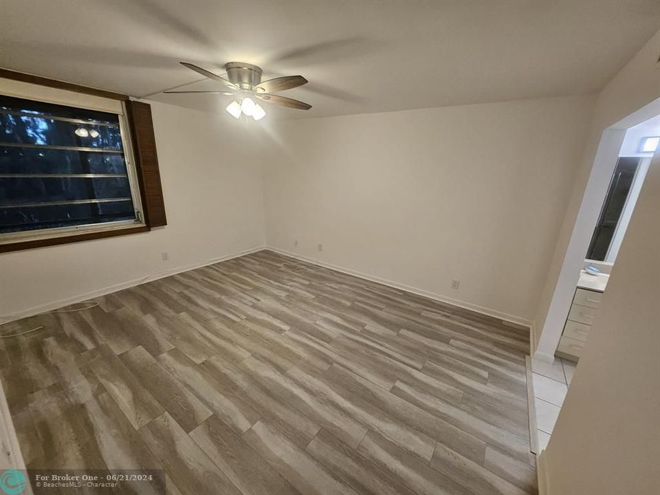 For Sale: $279,000 (2 beds, 2 baths, 1130 Square Feet)