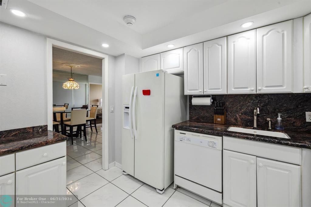 Active With Contract: $465,000 (2 beds, 2 baths, 1350 Square Feet)