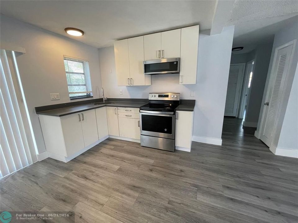 Active With Contract: $2,195 (2 beds, 2 baths, 0 Square Feet)