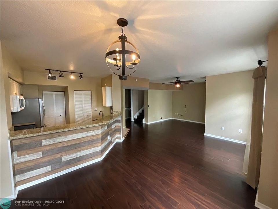 For Rent: $2,500 (2 beds, 2 baths, 1268 Square Feet)