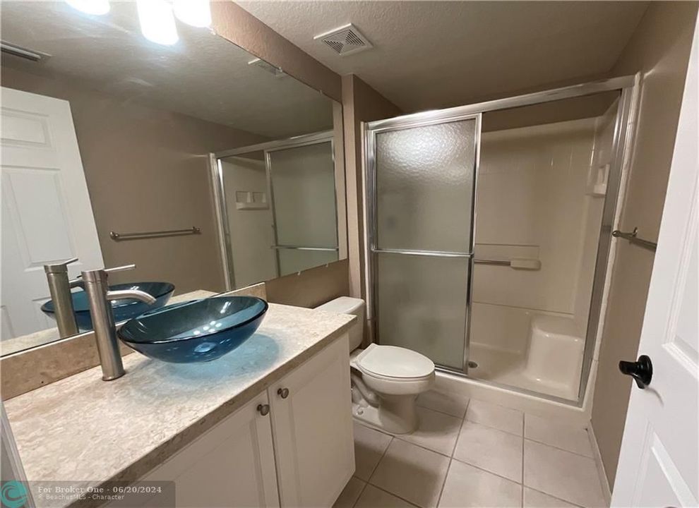 В аренду: $2,500 (2 спален, 2 ванн, 1268 Квадратных фут)