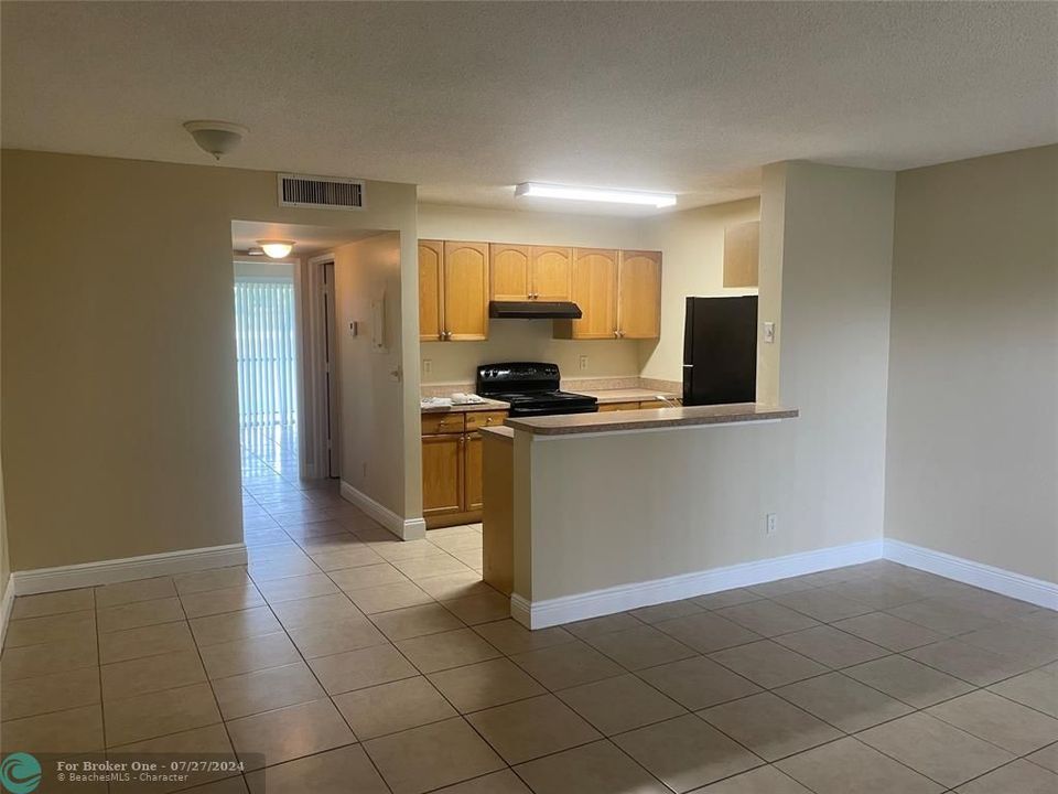 For Sale: $184,900 (1 beds, 1 baths, 705 Square Feet)