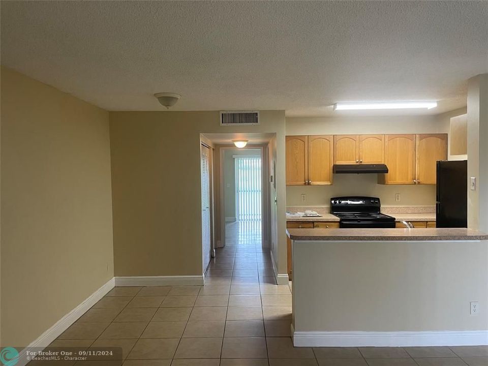 For Sale: $184,900 (1 beds, 1 baths, 705 Square Feet)