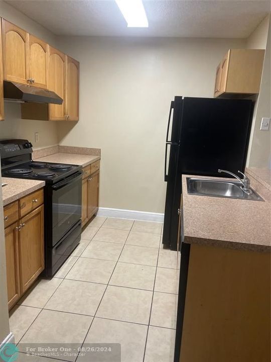 For Sale: $184,900 (1 beds, 1 baths, 705 Square Feet)