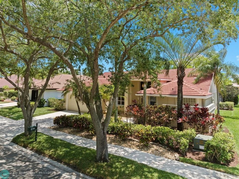 Active With Contract: $1,100,000 (4 beds, 2 baths, 2461 Square Feet)