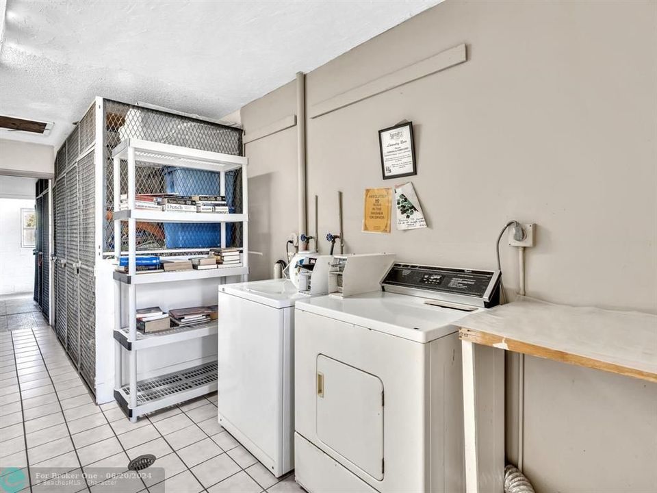 For Sale: $195,000 (2 beds, 2 baths, 990 Square Feet)