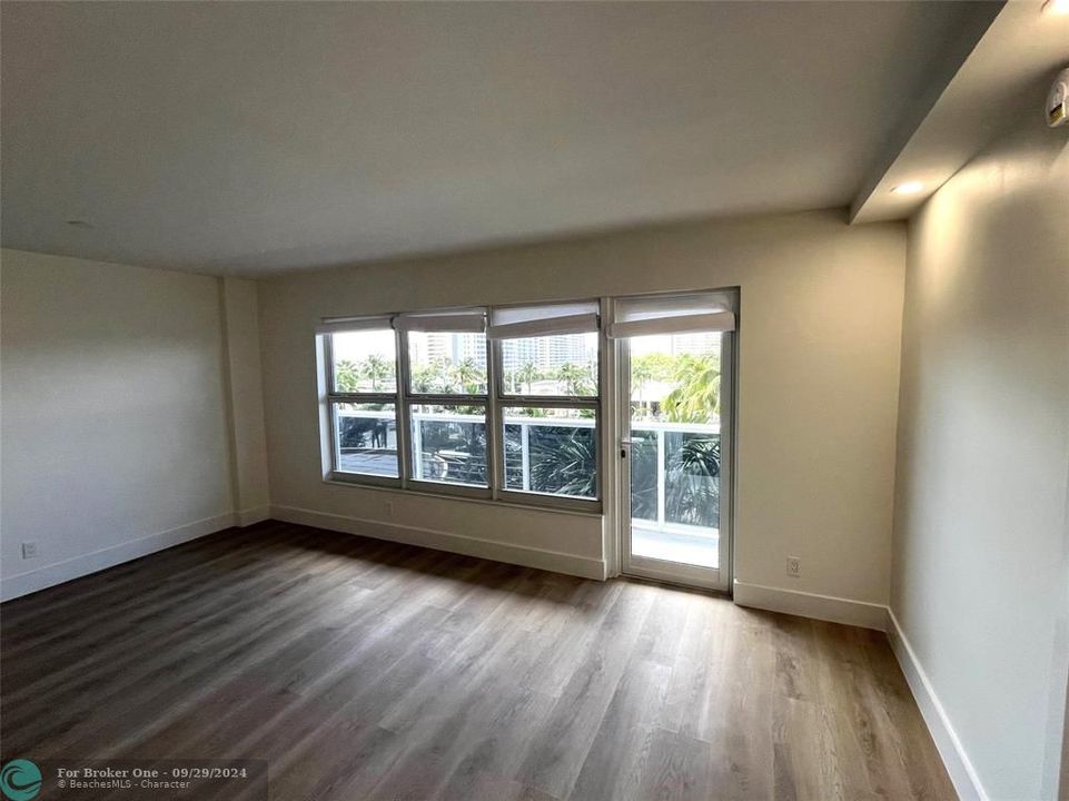 For Sale: $579,000 (1 beds, 1 baths, 1209 Square Feet)