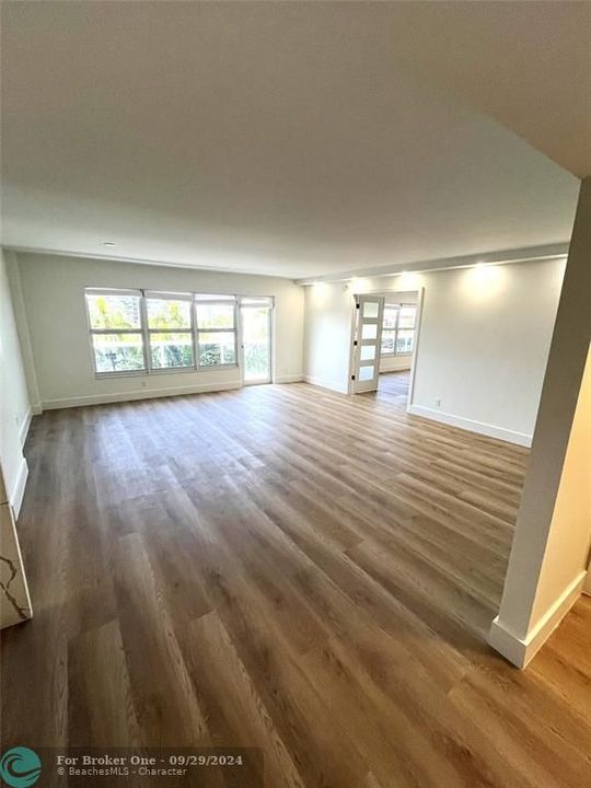 For Sale: $579,000 (1 beds, 1 baths, 1209 Square Feet)