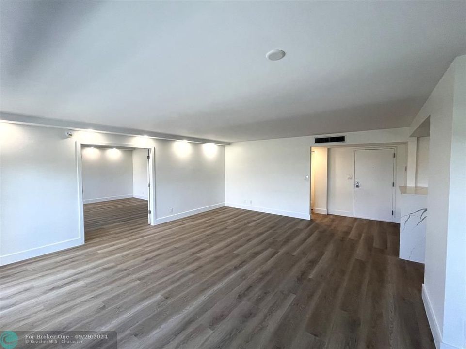 For Sale: $579,000 (1 beds, 1 baths, 1209 Square Feet)