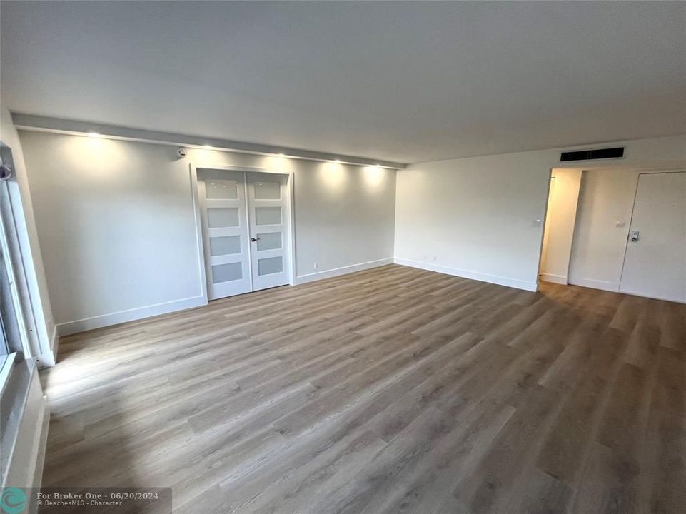 For Sale: $579,000 (1 beds, 1 baths, 1209 Square Feet)