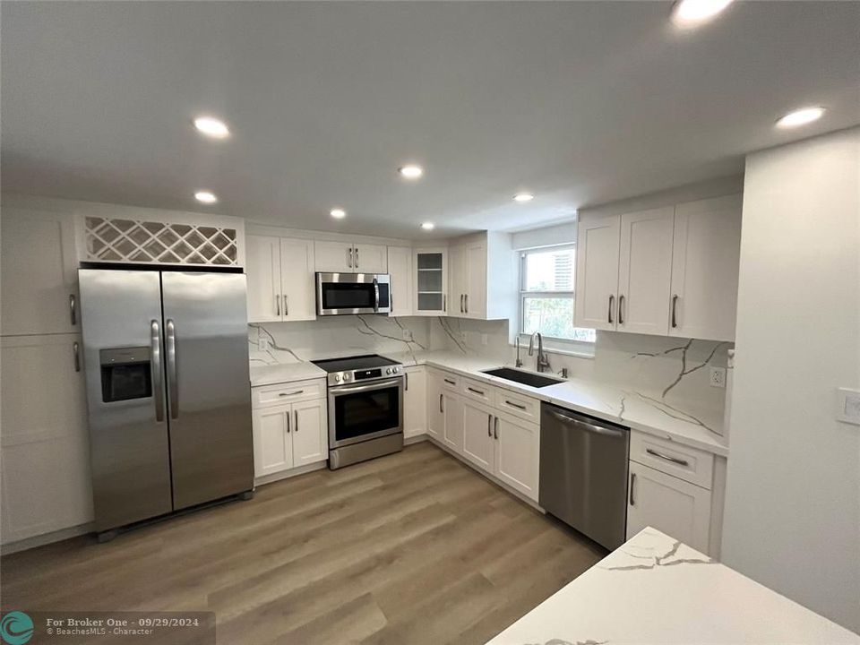 For Sale: $579,000 (1 beds, 1 baths, 1209 Square Feet)