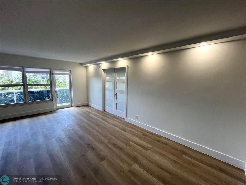 For Sale: $579,000 (1 beds, 1 baths, 1209 Square Feet)