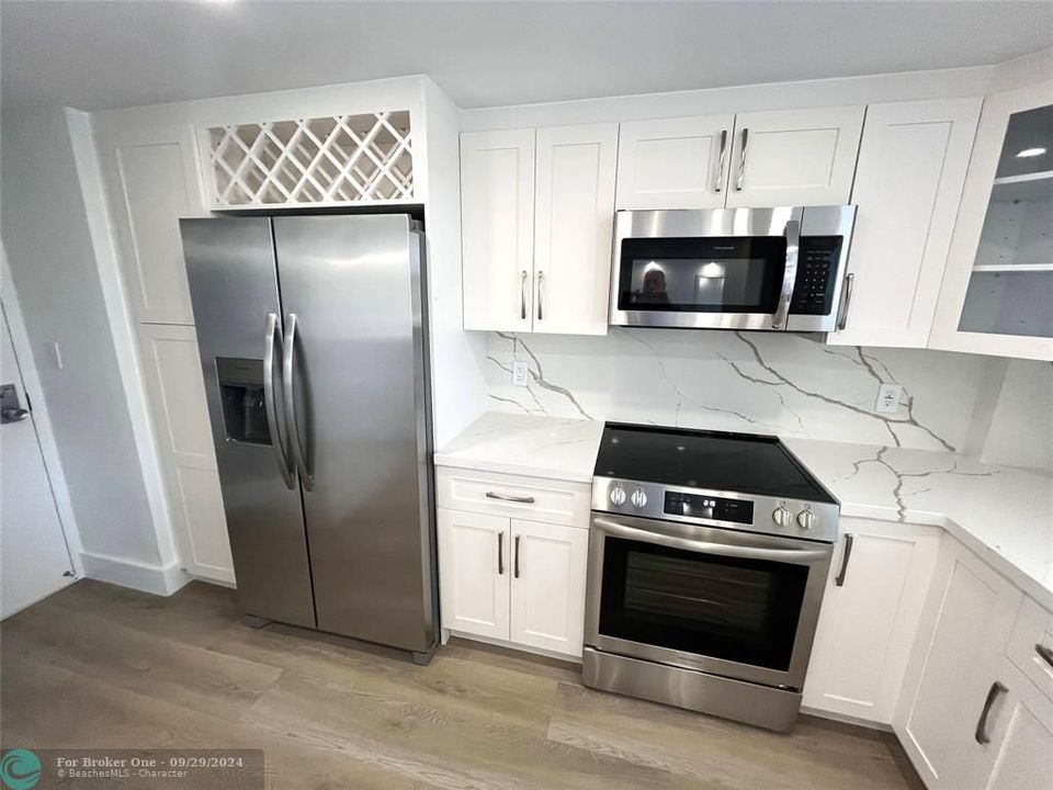 For Sale: $579,000 (1 beds, 1 baths, 1209 Square Feet)