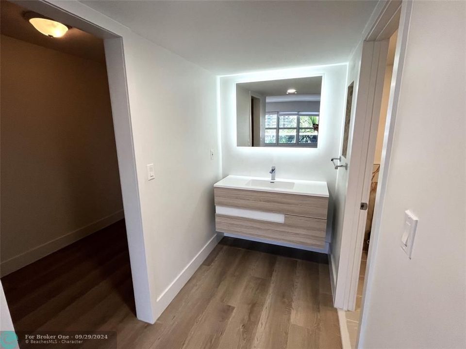 For Sale: $579,000 (1 beds, 1 baths, 1209 Square Feet)