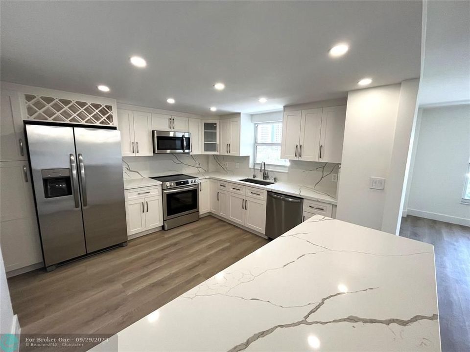 For Sale: $579,000 (1 beds, 1 baths, 1209 Square Feet)