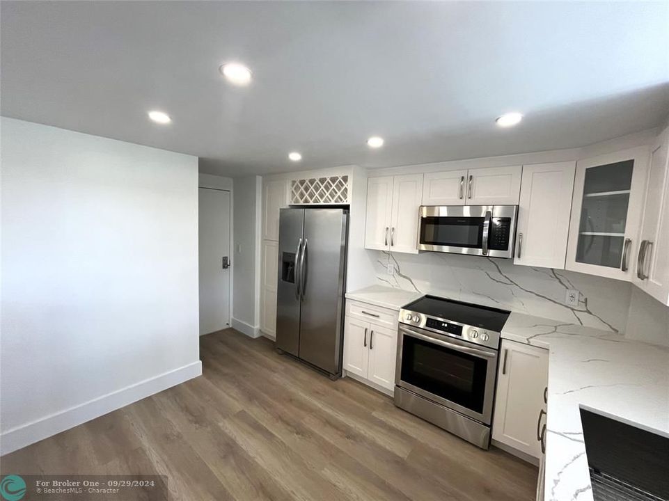 For Sale: $579,000 (1 beds, 1 baths, 1209 Square Feet)