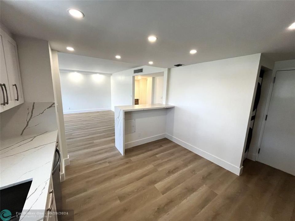 For Sale: $579,000 (1 beds, 1 baths, 1209 Square Feet)