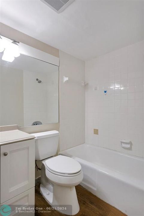 For Sale: $289,999 (2 beds, 2 baths, 961 Square Feet)